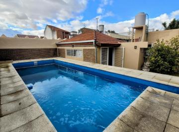 Casa · 137m² · 3 Ambientes · 1 Cochera · Venta Casa de Tres Ambientes en Wilde