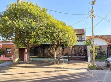 Casa · 156m² · 5 Ambientes · 2 Cocheras · Casa en Venta en Burzaco