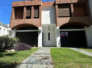 Casa · 268m² · 7 Ambientes · 1 Cochera · Venta Casa Colinas de V. Sarfield Frente a Ciudad Universitaria