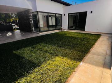 Casa de 7 ambientes, Ciudad de Mendoza · Alquiler Dalvian Casa de Categoria Moderna - 3 Dorm. - Escritorio