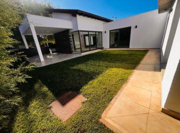 Casa de 7 ambientes, Ciudad de Mendoza · Alquiler Dalvian Casa de Categoria Moderna - 3 Dorm. - Escritorio