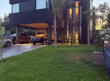 Casa · 300m² · 5 Ambientes · 2 Cocheras · Venta Casa 5 Ambientes en Barrio Privado Alvear de Benavidez