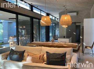 Casa de 5 ambientes, Costa Esmeralda · Casa - 5 Ambientes con Pileta, Quincho y Parrilla - Costa Esmeralda - Venta