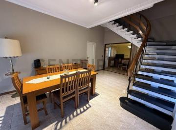 Casa · 200m² · 4 Ambientes · 1 Cochera · Venta Casa 4 Ambientes con Local de 45 m² San Martin