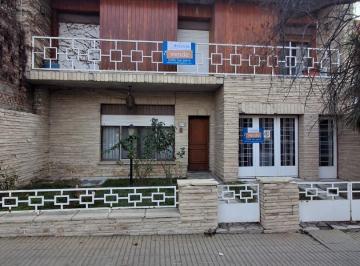 Casa · 234m² · 5 Ambientes · Vendo Amplia Casa Céntrica a Restaurar.