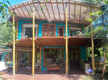 Casa · 5 Ambientes · 2 Cocheras · Casa en Alquiler Anual