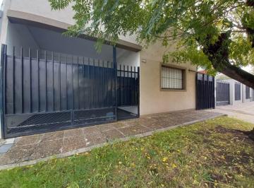 Casa de 4 ambientes, Morón · Casa 4 Ambientes con Pileta en Castelar