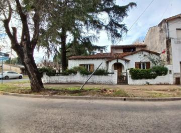 Casa · 190m² · 4 Ambientes · 1 Cochera · Casa