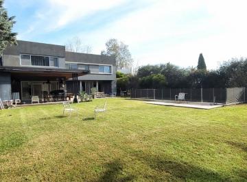 Casa · 324m² · 6 Ambientes · 2 Cocheras · Venta Casa 4 Dorm. con Jardín y Pileta Kentucky Club de Campo Santa Fe