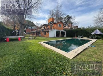Casa · 215m² · 6 Ambientes · 2 Cocheras · Casa en Mapuche
