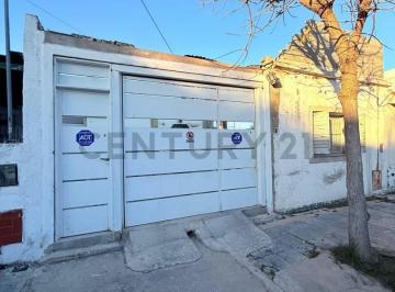 Casa · 100m² · 3 Ambientes · 1 Cochera · Century21 Iribarren Vende Casa Ubicada en Barrio San Martin.