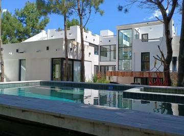 Casa de 10 ambientes, Costa Esmeralda · Dueño Directo: 450 m² a 100 m del Mar – Diseño