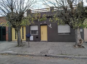 Casa · 80m² · 3 Ambientes · 1 Cochera · Alquiler de Casa 3 en El Palomar con Cochera