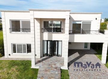 Casa · 370m² · 4 Ambientes · 2 Cocheras · Casa en Venta La Reserva Cardales