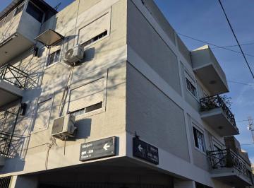 Departamento de 2 ambientes, Versalles · 2 Amb. Frente Balcon/cochera, Todo Externo X Escalera Excelente Zona Versalles!