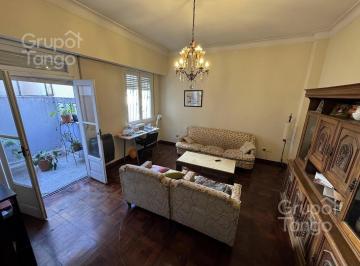 PH · 133m² · 7 Ambientes · PH Casa en Venta Colegiales, 7 Ambientes con Terraza y Patio por Escalera