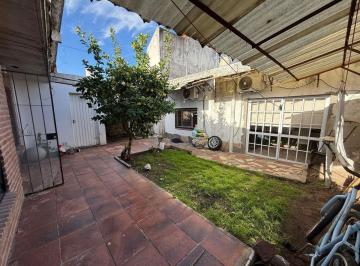 Casa · 244m² · 5 Ambientes · 2 Cocheras · Venta Casa 5 Amb - Jardin - Cocheras - Multifamiliar