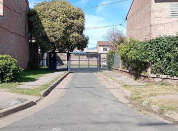 Casa · 100m² · 5 Ambientes · 1 Cochera · Alquiler - Casa - 4 Dorm. - Cochera - Fisherton - Rosario