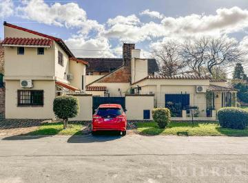 Casa · 167m² · 4 Dormitorios · 1 Cochera · Casa en Santa Rita