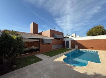 Casa · 250m² · 6 Ambientes · 4 Cocheras · Casa Impecable en Venta Alto Verde Buena Ubicacion