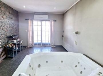 Casa · 190m² · 7 Ambientes · 2 Cocheras · Venta Casa 7 Amb Piscina Cochera Jardin Merlo Sur