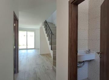 Casa de 2 ambientes, Pilar · Duplex 2 Dorm. + 2 Baños + Toilette + Cochera Cubierta + Amenities + Venta