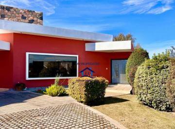 Casa · 303m² · 7 Ambientes · 2 Cocheras · Casa en Venta en Barrio Cerrado La Arbolada Hollywood