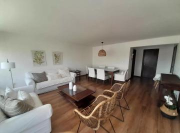 Departamento · 90m² · 4 Ambientes · 1 Cochera · Playa Brava
