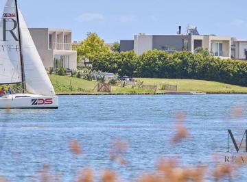 Terreno · 1194m² · Lote en Venta en Marinas, Puertos del Lago con Salida a La Laguna