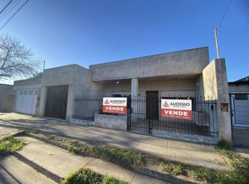 Casa · 300m² · 5 Ambientes · 1 Cochera · Casa en General Pico