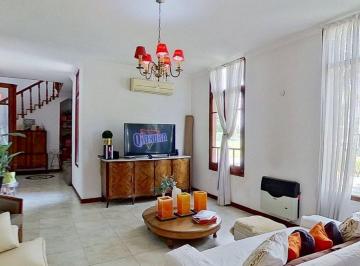 Casa · 230m² · 4 Ambientes · 2 Cocheras · Casa de 4 Ambientes Barrio Privado Altos del Sol