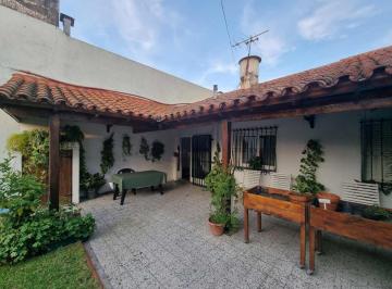 Casa · 184m² · 4 Ambientes · 1 Cochera · Venta Casa 4 Ambientes Villa Lynch Patio Cochera