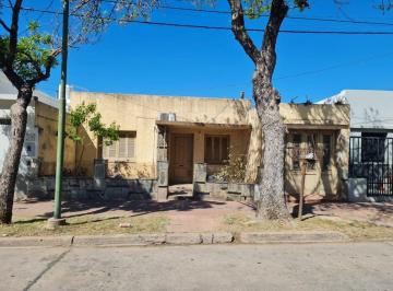 Casa · 135m² · 6 Ambientes · 1 Cochera · Venta/2 Viviendas/b°mosconi/a Remodelar/servicios