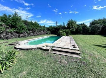 Casa · 80m² · 4 Ambientes · 1 Cochera · Casa con Pileta en El Pato Sobre Lote de 1300 m²