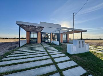 Casa · 77m² · 3 Ambientes · 1 Cochera · Campos de Manantiales Super Duplex 2 Dorm. a Estrenar!