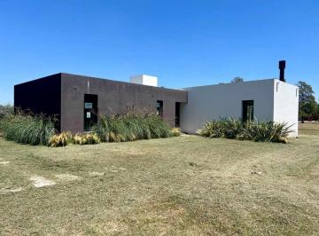Casa · 110m² · 4 Ambientes · 2 Cocheras · Casa en Venta Lobos 3 Dorm. La Federala