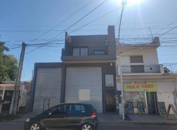 Bodega-Galpón · 310m² · Galpón con 2 Naves y 2 Dpto 2amb en Venta del Viso