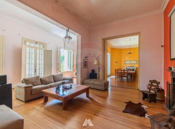 Casa · 397m² · 8 Ambientes · 1 Cochera · Venta Casa de Estilo, Sobre Av Buschental, Prado