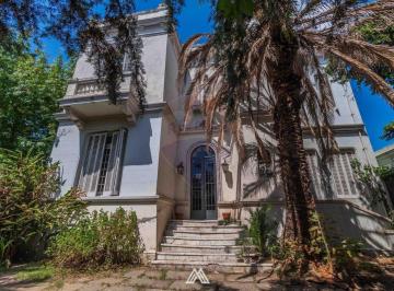 Casa · 397m² · 8 Ambientes · 1 Cochera · Venta Casa de Estilo, Sobre Av Buschental, Prado