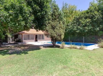 Quinta vacacional · 75m² · 2 Dormitorios · 1 Cochera · Venta Casa Quinta 3 Amb Permuta