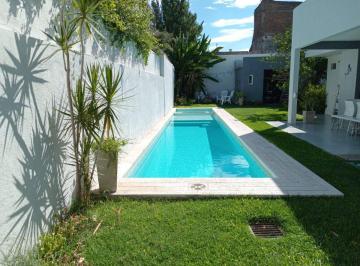 Casa · 150m² · 4 Ambientes · 2 Cocheras · Excelente 4 Ambientes - Pileta