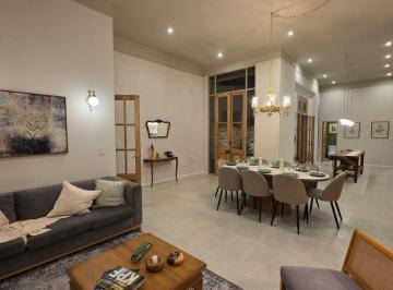 Casa · 147m² · 4 Ambientes · 1 Cochera · Venta Casa 3 Dorm.. Patio. Piscina Pichincha