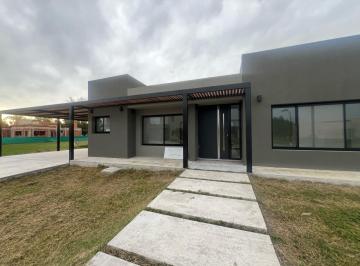 Casa · 166m² · 4 Ambientes · 1 Cochera · Casa a La Venta en El Cardal II
