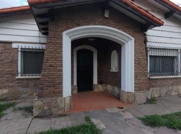 Casa · 80m² · 3 Ambientes · 1 Cochera · Casa en Alquiler Tucuman 1287