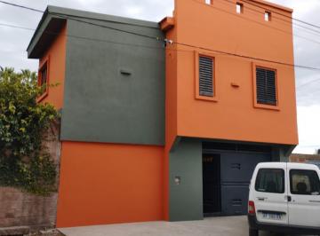 Casa · 150m² · 7 Ambientes · 2 Cocheras · Casa en Venta - 5 Dorm. 3 Baños - Villa Elvira