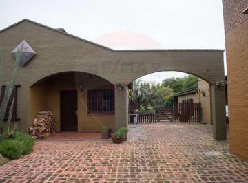 Casa · 351m² · 6 Ambientes · 2 Cocheras · Venta de Casa 3 Dorm. con Piscina en Pando