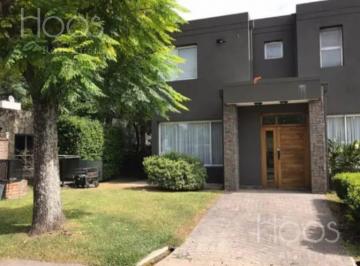 Casa · 242m² · 4 Ambientes · 4 Cocheras · Casa Minimalista 4 Amb en Venta - Altos del Sol - Parque Leloir