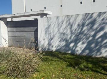 Casa · 140m² · 6 Ambientes · 2 Cocheras · Casa en Alquiler en Ricardone