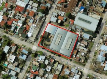 Depósito · 1600m² · Excelente Establecimiento de 1600 m² S/2620 de Terreno 1000 m² de Playa