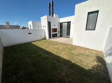 Casa · 90m² · 3 Ambientes · 2 Cocheras · Duplex en Venta Solares de Manantiales 2 Dorm.